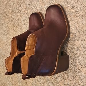 Crown Vintage brown boots size 8